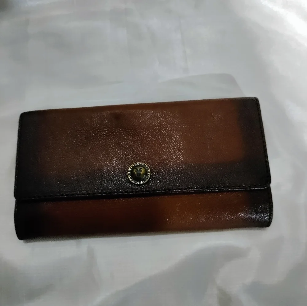 Frye warm chocolate brown leather zippered pocket card slots wallet